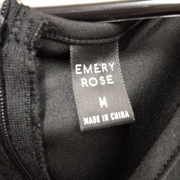 Black and White Maxi Dress with Flowing Silhouette - Picture 2 of 12